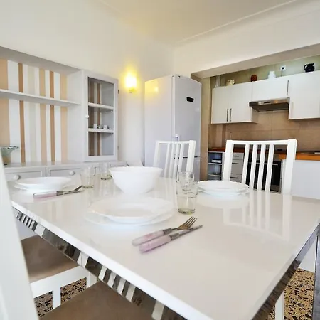 Maravillas Apartment *